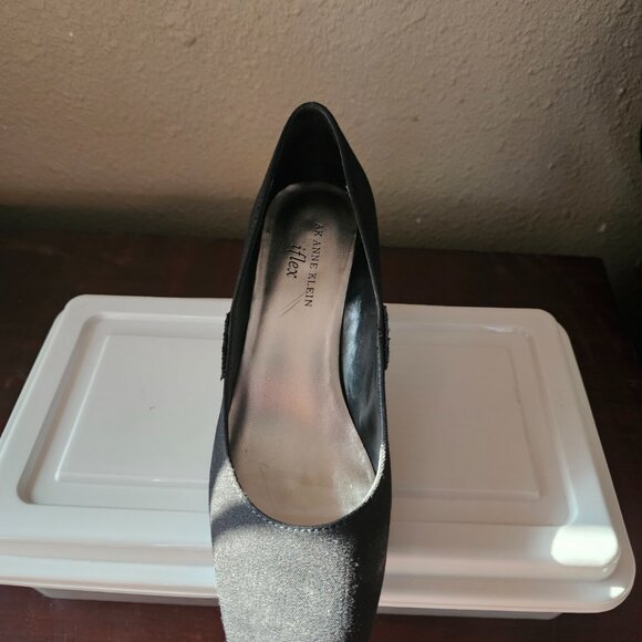 Heels - Picture 2 of 3